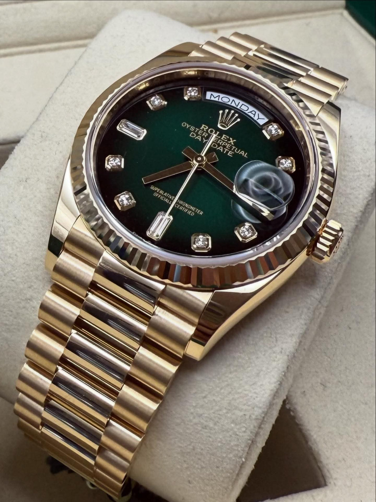 Rol_ex Presi_dent Day_Date Green Diamond Dial Gold Bracelet Mens Watch premiumwearing.online