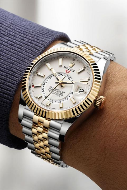 Rolee_x Oyster Perpetual Sky Dweller 2Ton-Gold-White