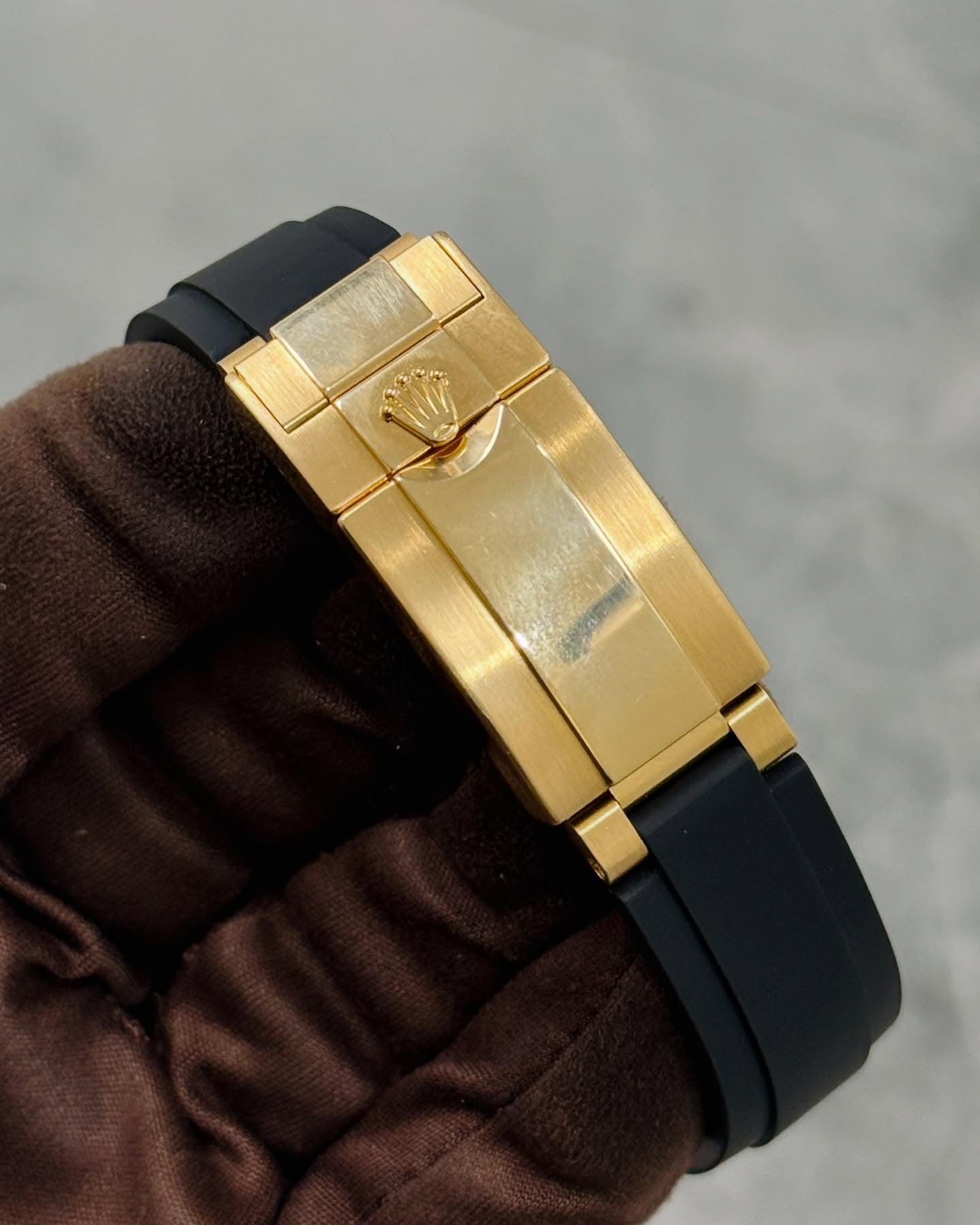 Ro*ex Eye Of The Tiger Gold Dial Silicon Belt Edition Premium Quality Luxury Watch premiumwearing.online