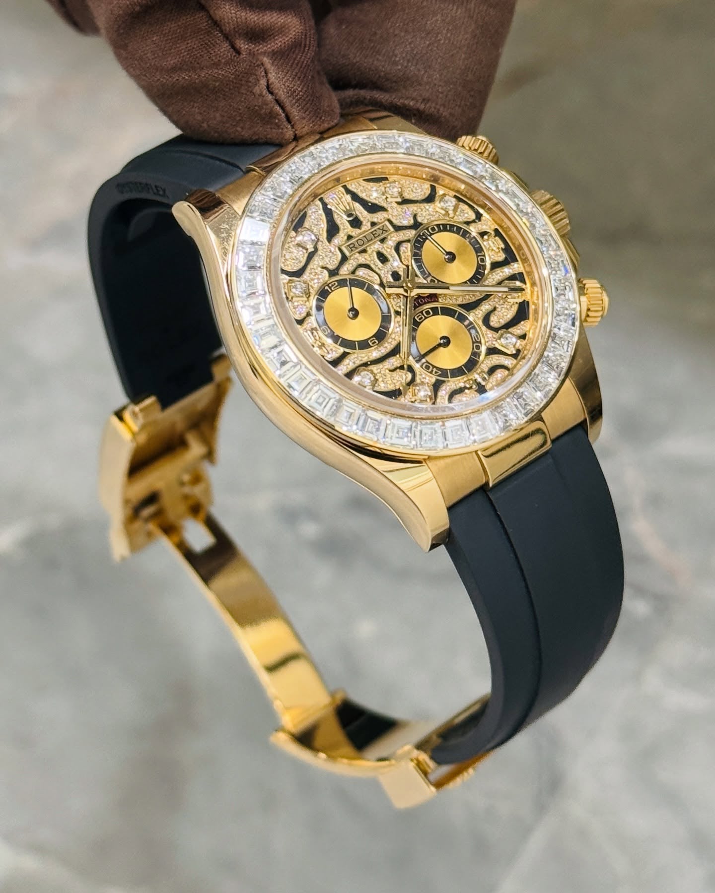 Ro*ex Eye Of The Tiger Gold Dial Silicon Belt Edition Premium Quality Luxury Watch premiumwearing.online