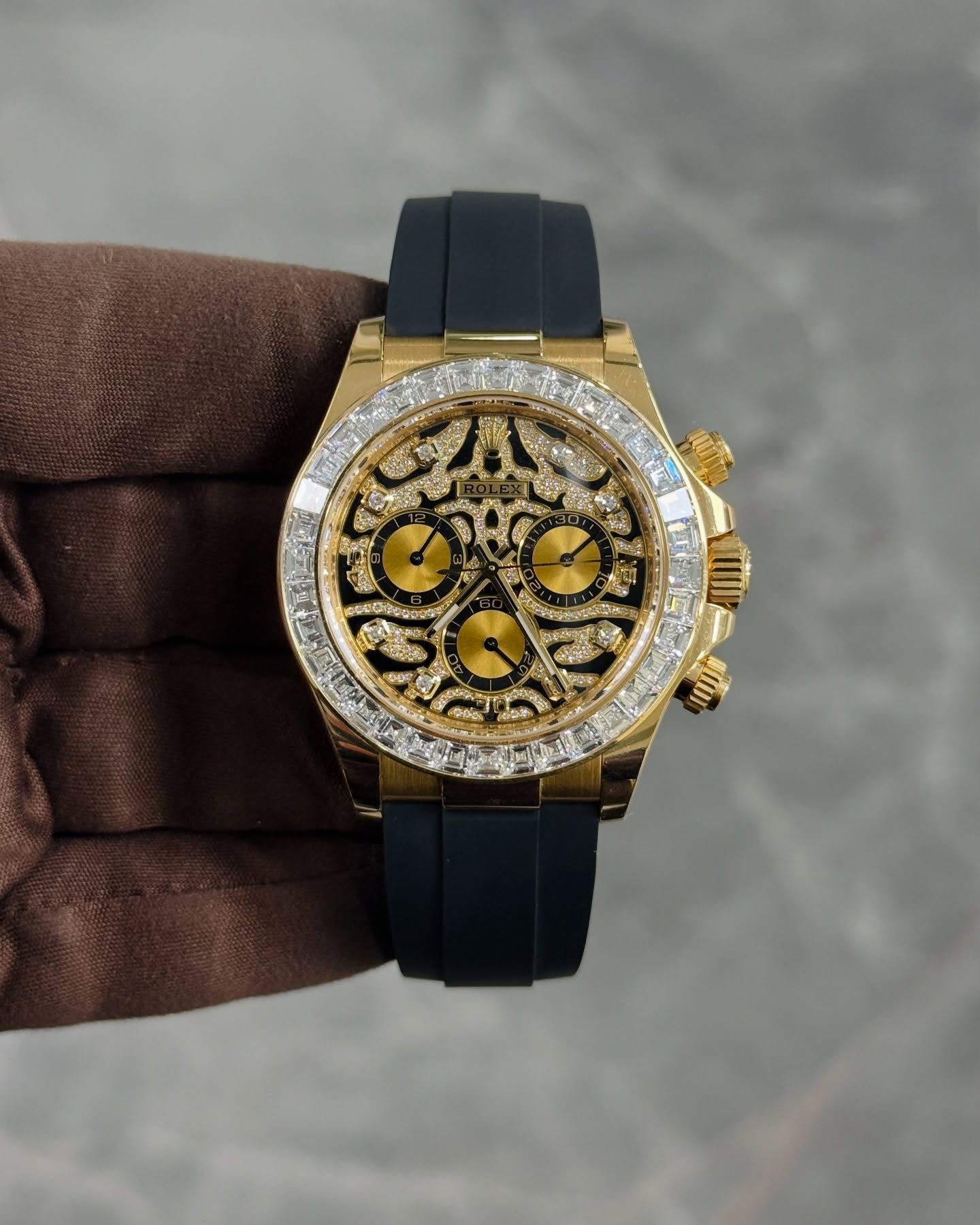 Ro*ex Eye Of The Tiger Gold Dial Silicon Belt Edition Premium Quality Luxury Watch premiumwearing.online